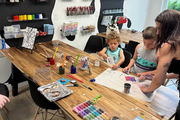 Canvas art studio