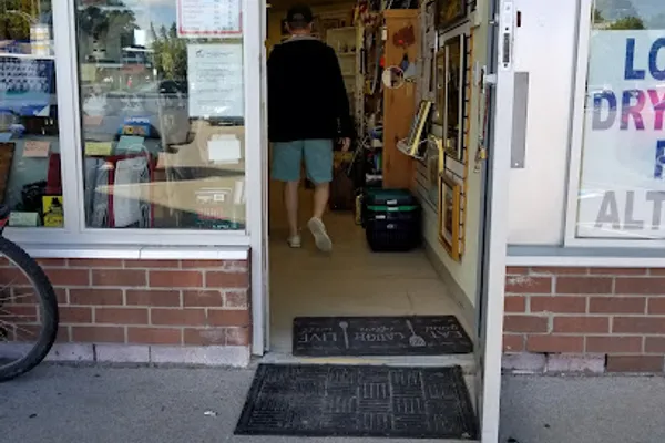 Upper Credit Humane Society Thrift Shop