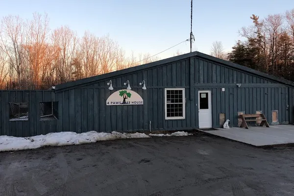 4 Paws Tree House Boarding and Daycare